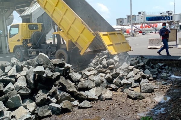 Sedia Batu di Sudimara Timur Ciledug